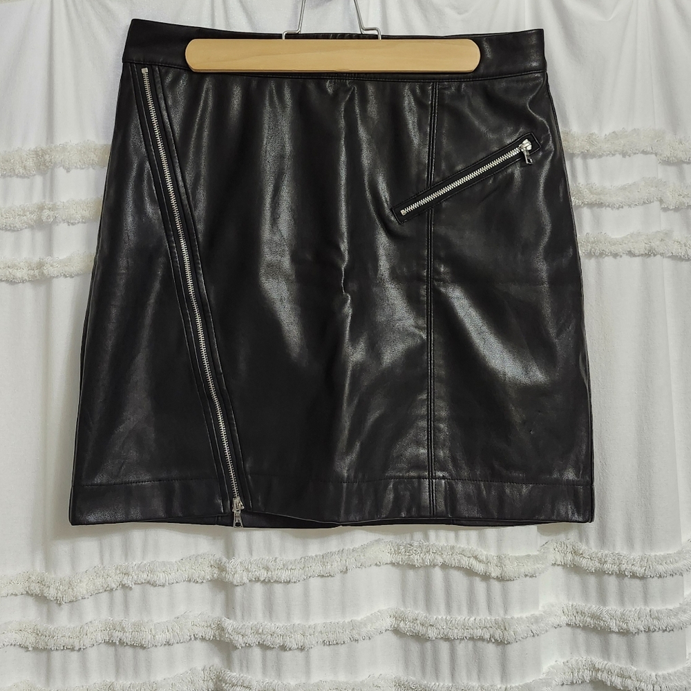 Bnwot Dynamite faux leather skirt. Size small